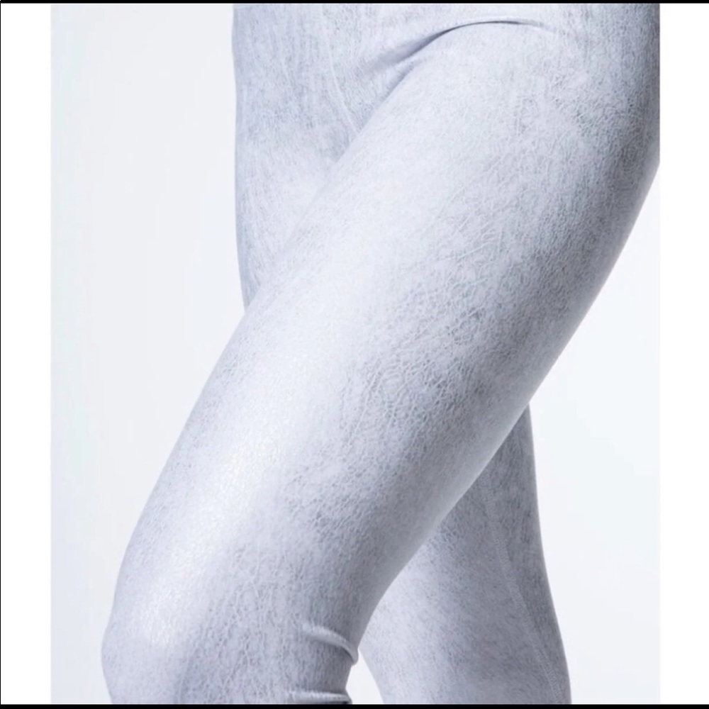 Alo yoga airbrush frosted leggings xxs - Picture 3 of 5